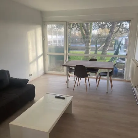아파트 Superbe Spacieux Avec Parking Et Jardin Prive Wattignies
