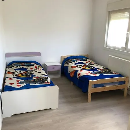 아파트 Superbe Spacieux Avec Parking Et Jardin Prive Wattignies